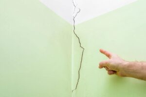 Guía práctica: Cómo reparar eficientemente el yeso de pared